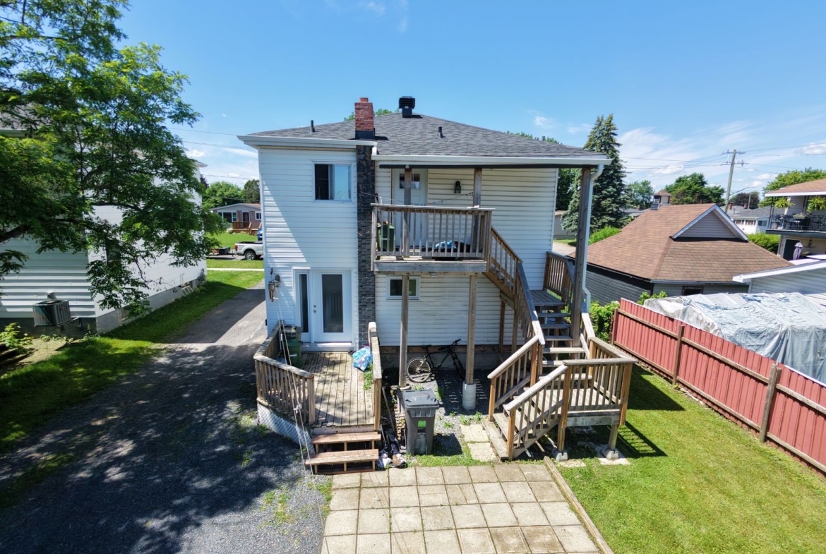 1027 Larin