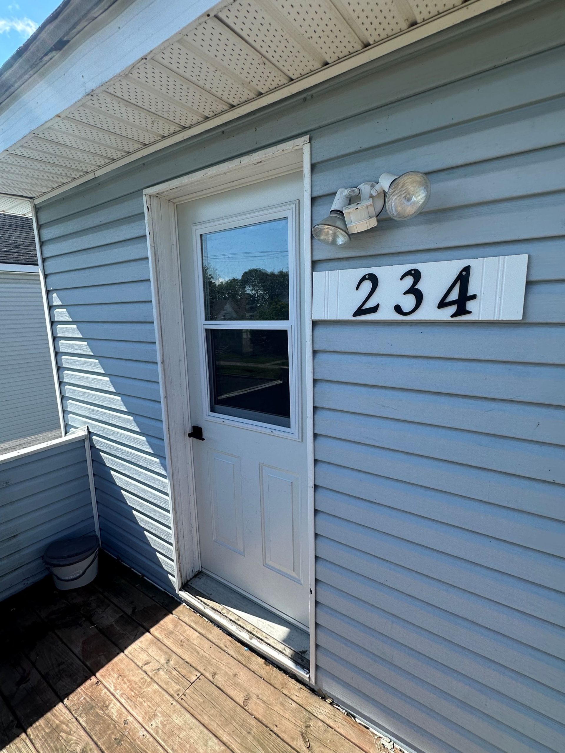 Entry door 234 Belmont