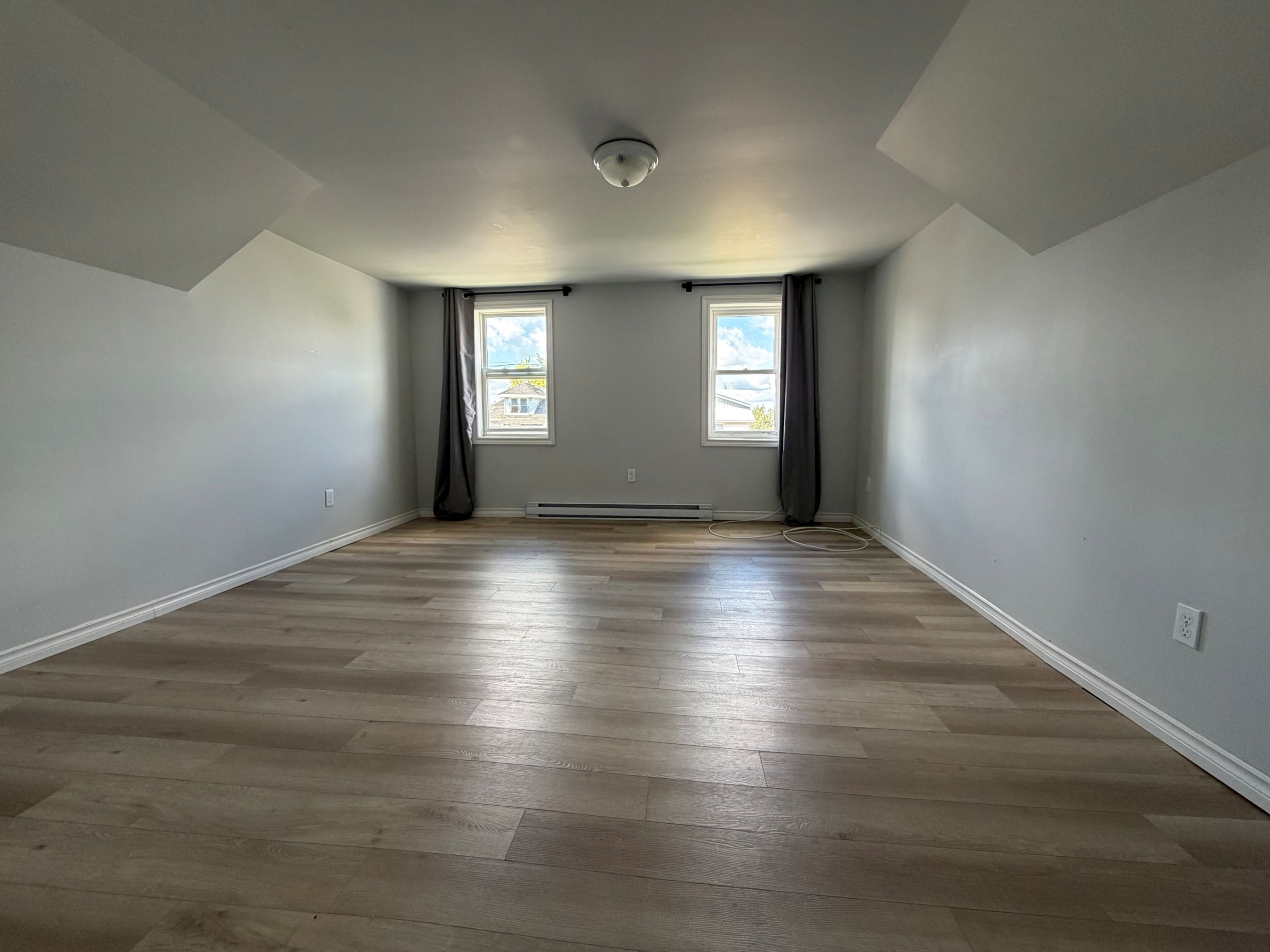 Room 1 of 3 234 Belmont