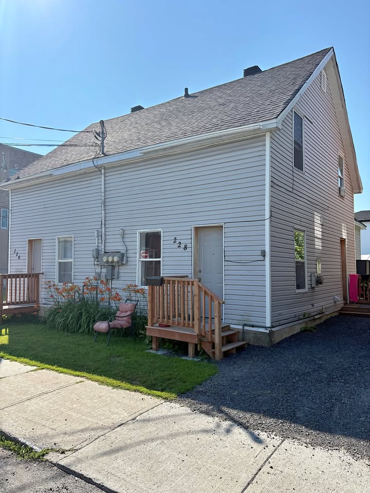 228 First St. W